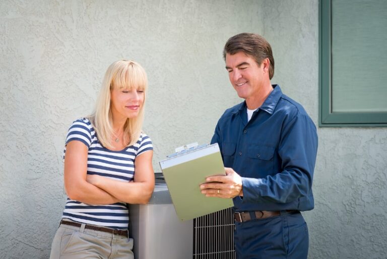 woman speaking to contractor 1